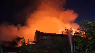 Burdur'da Ev ve Ahır Yangını: 3 Ev ile 1 Ahır Hasar Gördü
