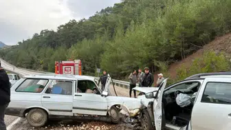 Adana'da İki Otomobilin Çarpıştığı Kazada 1 Ölü, 2 Yaralı