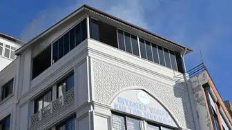 Muratpaşa'da Vakıf Binasından Dumanlar Yükseldi