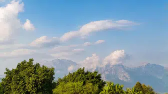 Antalya'da Güneşli Gökyüzü Yerini Şimşeklere Bırakıyor