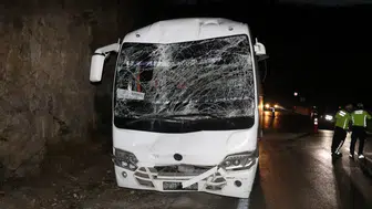 Konyaaltı'nda Servis Araçları Çarpıştı: Zincirleme Kazada 10 Yaralı
