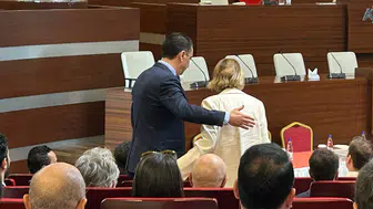 Centilmen Berkay Bahar’dan Rakibi Hatice Öz’e Jest!