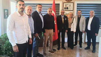 Antalya'da Belediye Başkanı ve 8 Meclis Üyesi CHP'den İstifa Etti
