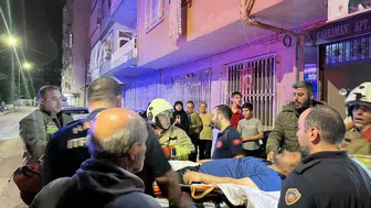 Hatay'da Dumanların Sardığı Evdeki Yatalak Hasta Sedyeyle Kurtarıldı!