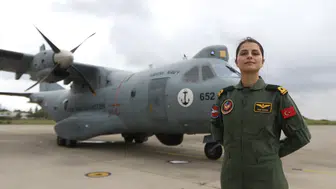 Türk Deniz Kuvvetleri Tarihinde Bir İlk: Üsteğmen Hilal Aydın İlk Kadın Uçak Pilotu Oldu