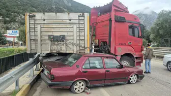 Isparta'da TIR ile Otomobil Çarpıştı: Sürücü Hastaneye Kaldırıldı