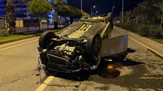 Alanya Mahmutlar'da Araçlar Çarpıştı, Biri Takla Attı: 1'i Ağır 2 Yaralı