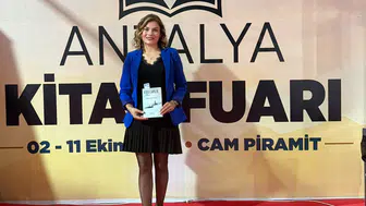 Edebiyatın Özgün Kalemi Fatma Sarı, 16. Antalya Kitap Fuarı'nda Okurlarıyla Buluştu