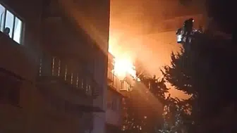 Burdur Gölhisar'da Apartman Çatısında Yangın Paniği