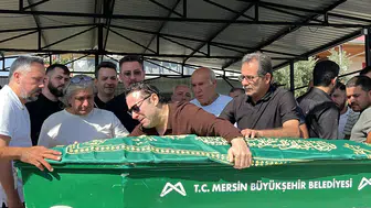 Şarkıcı Atilla Taş'ın Acı Günü: Kızı Sezen Taş Mersin'de Son Yolculuğuna Uğurlandı