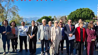 Atatürk Anıtı'na Çelenk Sunuldu: Antalya'da Muhtarlar Günü