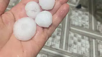 Meteoroloji Uyarmıştı! Hatay'ın İlçelerinde Ceviz Büyüklüğünde Dolu Yağdı