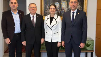 YENİ Parti'den Ev Hapsindeki Sinem Dedetaş'a Dayanışma Ziyareti