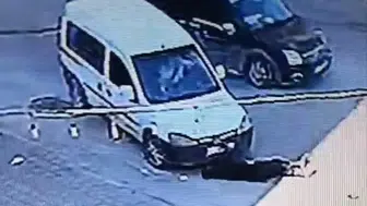 Adana'da İlginç Hırsızlık: Otomobilin Önüne Yatıp Aracı Kaçırdı