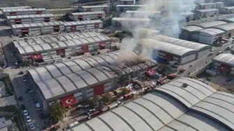 Hatay'da Mobilya Fabrikasında Yangın: Alevler Söndürüldü