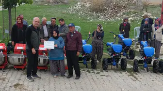 Korkuteli'de 4 Mahalleden 65 Aileye Tarımsal Makine Hibesi