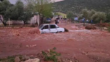Adana Kozan'da Sel Felaketi: Tele Tutunan Kurtuldu, Arkadaşı Sele Kapıldı!