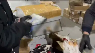 Mersin’de Narkotik Operasyonu: Elbiselerin Arasından Kilolarca Kokain Çıktı