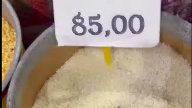 Mersin’de Skandal Görüntüler: Açık Satılan Pirinçte Kedi Dışkısı Tespit Edildi!