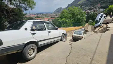 Hatay’da Sağanak Felaketi! Ev ve Yol Çöktü 2 Kişi Hayatını Kaybetti