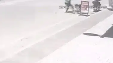 Adana'da Vicdanın Sustuğu An! Öz Evladını Yerlerde Sürükleyip Tekmeledi!