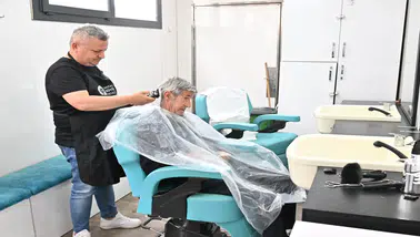 Huzurevi Sakinlerine Bayram Tıraşı: Mobil Kuaför Döşemealtı'nda