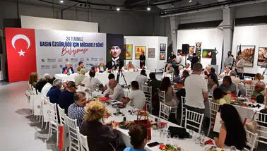 Antalyalı Gazetecilerden ‘Özgürlük’ Çıkışı