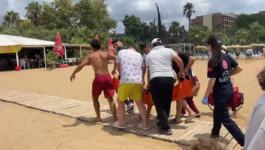 Alanya'da Dalgaların Arasında Kalan Tatilciyi Cankurtaranlar Kurtardı