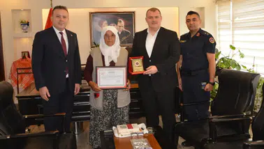 Korkuteli'de Örnek Bağış: Ayşe Teyze Tarlasını Jandarma Asayiş Vakfı'na Verdi