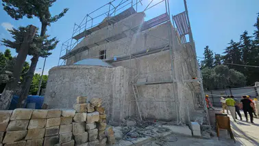 1585’ten Günümüze! Depremde Hasar Alan Tarihi Kilise Aslına Dönüyor