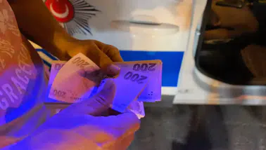 İnegöl’de Örnek Davranış: 30 Bin TL Bulduğu Çantayı Polise Teslim Etti