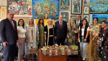 Ersin Tatar Mersin'de Sanat Buluşmasına Katıldı: Atatürk Portresi