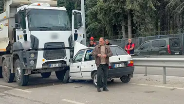 Isparta'da Ters Yöne Giren Otomobil Kamyonla Çarpıştı: Mucize Kurtuluş