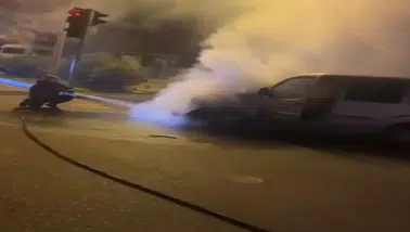 Reyhanlı'da Seyir Halindeki Hafif Ticari Araç Yandı