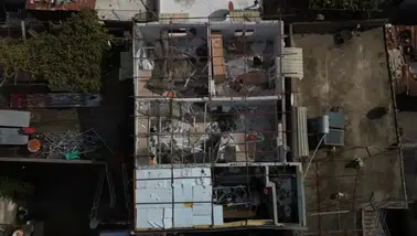 Adana'da 3 Katlı Binanın Çatısı Uçtu: "Evi Yıktı Geçti"
