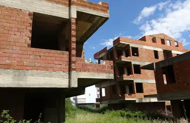 Muratpaşa'da Yıllardır Atıl Duruyordu! İnşaatın İçinden Ceset Çıktı