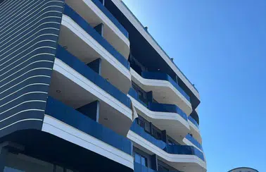 Alanya'da Evde Otururken Kabusu Yaşadılar! Tavan Üzerlerine Çöktü