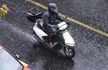 Isparta'da Sağanak Alarmı: Valilik Motosiklet ve Scooterlara Trafik Yasağı Getirdi!