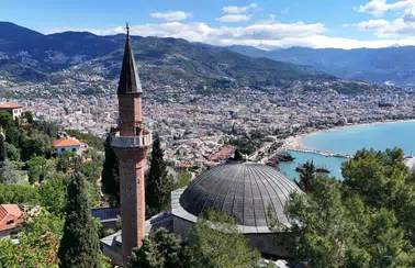 Alanya Kalesi’ndeki 800 Yıllık Miras Ziyaretçi Akınına Uğruyor