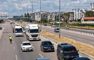 Antalya Emniyeti’nden Bayram Trafiği Uyarısı: 'Hız Değil, Yaşam Hakkı Kazansın'