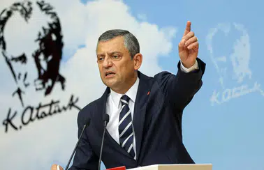 CHP Konyaaltı İlçe Başkanı Demet Gündüz'den Ankara Çağrısı: "Özgür Özel’in Liderliğinde Omuz Omuza!"