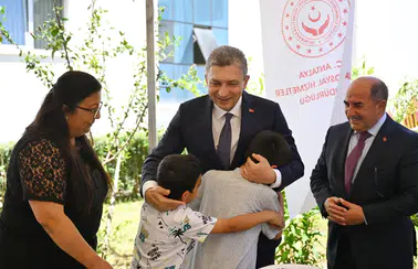Antalya'da Gönülleri Isıtan Bayram Buluşması: "3 Kuşak Bir Arada"
