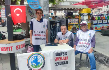 Antalya'daki Emekliler İsyan Etti: 'Bir Bayrama Daha Yoksulluk İçinde Giriyoruz'