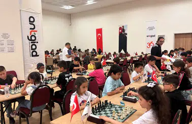Antalya’da Genç Zekaların “Şah – Mat” Yarışı