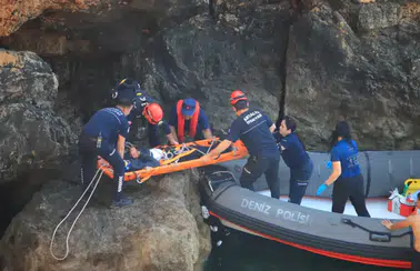 Antalya Falezlerinde Korku Dolu Anlar: Zıpkın Avcısı Kayalıklara Düştü