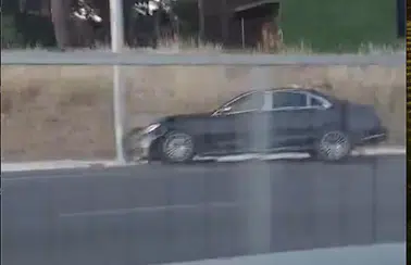 Döşemealtı-Burdur Yolunda Kaza: Lüks Araç Direğe Çarptı