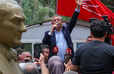 Özel'den Burdur'da Rest: "CHP'yi Elimizden Almak İstiyorlar"