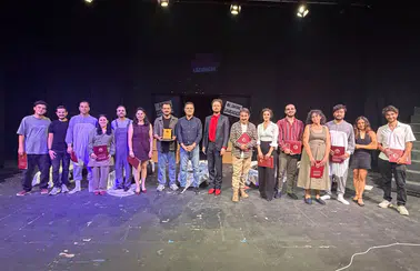 Antalya Barosu 100. yılını tiyatroyla taçlandırdı! "Dar Ayakkabı ile Yaşamak" sahnede