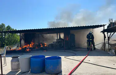 Serik’te Korkutan Yangın! Ekmek Teknesi Küle Döndü