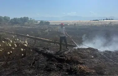Aksu’da Seraların Yakınında Çıkan Yangın Vaktinde Söndürüldü